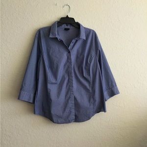 3/4 sleeve shirt.